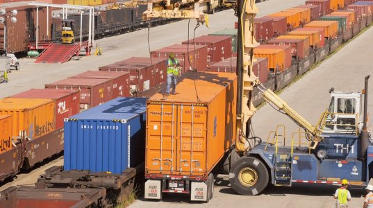 الشحن البري