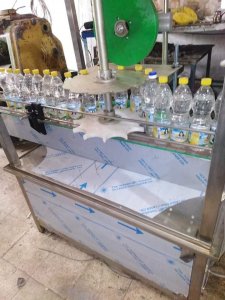 ماكينة تركيب غطاء الزجاجة ( زيت . خل ) نصف اتوماتيك