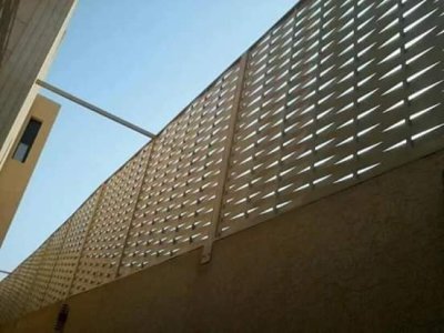 سواتر شرايح حديد  سواتر خشبية سواتر متحركة سواتر بلاستيك سواتر لكسان سواتر حوش