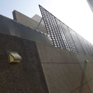 سواتر بلاستيك خشبيه  سواتر حديد مجدول  سواتر شرايح حديد  سواتر خشبية