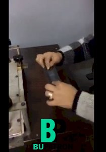 آلة يدوية للتغليف بالنايلون تصلح لعلب العطورات وماشابه