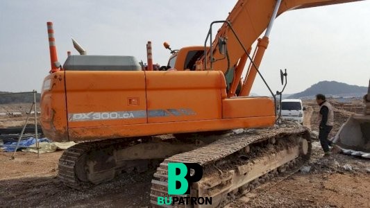 معدات ثقيلة و حفارات و لوادر احجام مختلفة