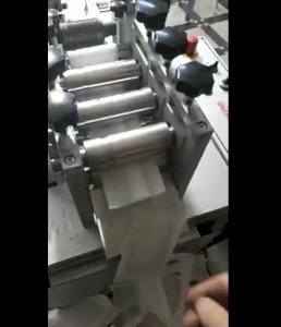 ماكينة تصنيع الكمامات