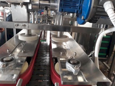 آلات إغلاق عبوات زجاجية آلية  